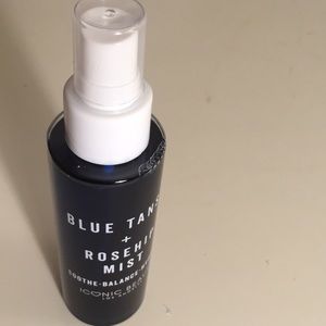 Iconic beauty la Blue Tansy + Rosehip Mist